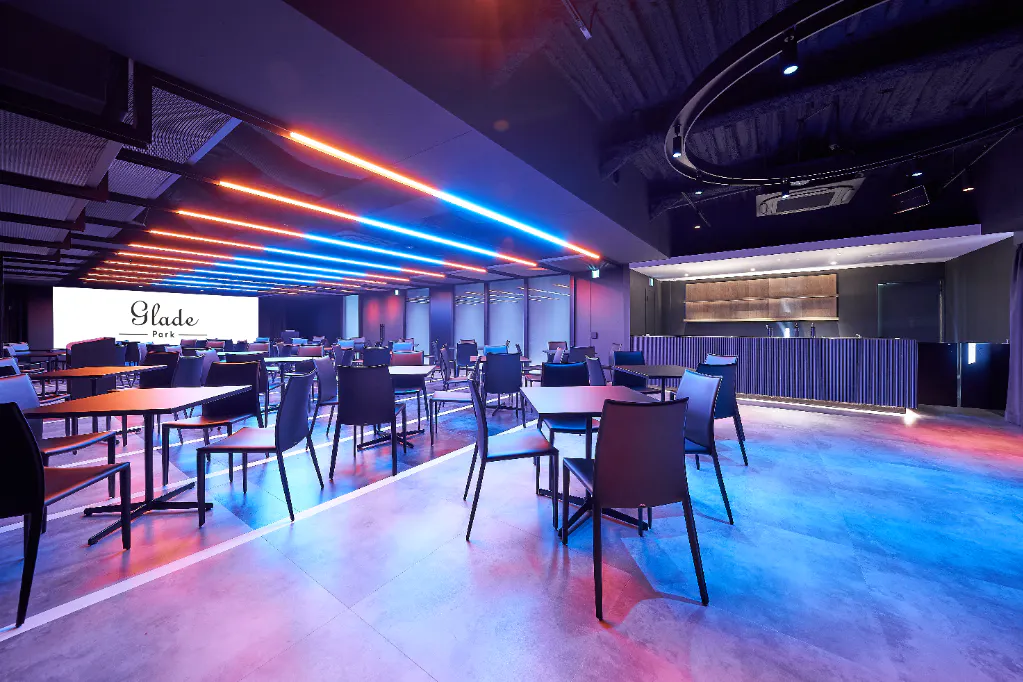 【新橋駅1分】各種パーティーやセミナーに適した黒を基調としたシックな雰囲気の貸切イベントスペース