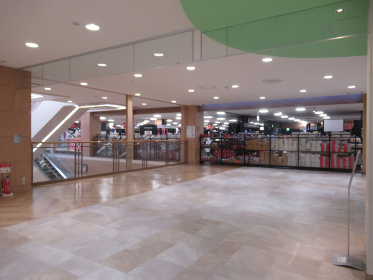 【イオンモール秋田】3F  メガスポーツ前