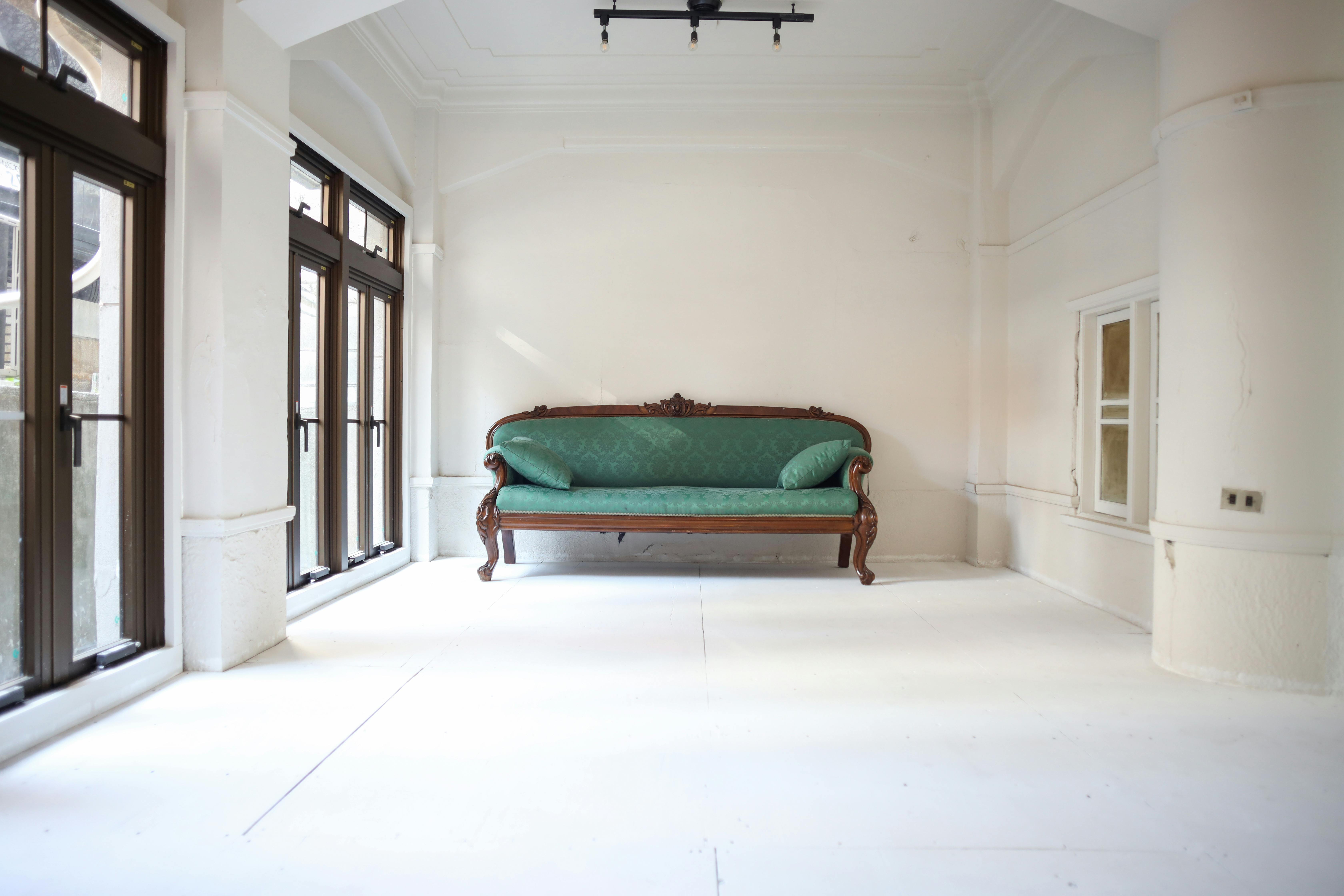 3人掛けのアンティークソファ