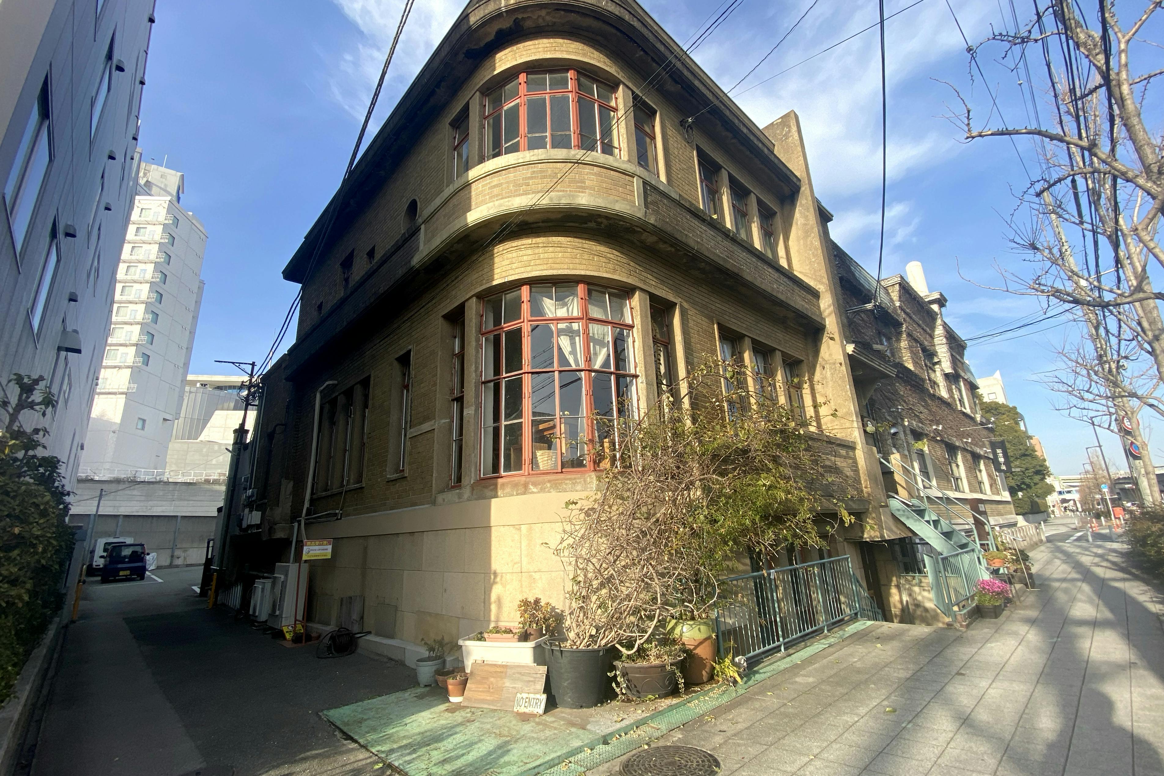 昭和10年建築のレトロビルの1階