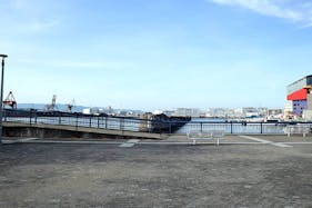 【大阪港駅4分】海近くのレトロビル1F|窓から自然光が入る広い空間|駐車2台可|ペット撮影要相談