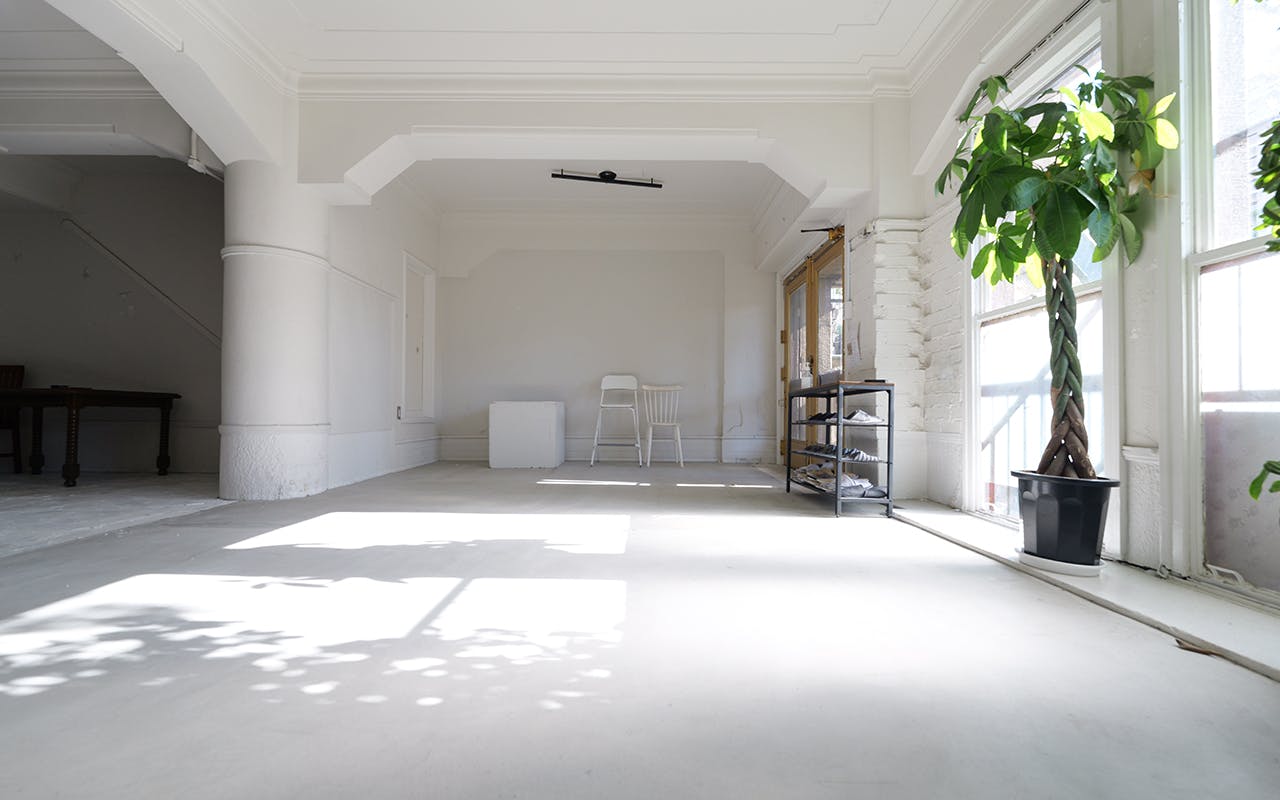 【大阪港駅4分】海近くのレトロビル1F｜窓から自然光が入る広い空間｜駐車2台可｜ペット撮影要相談