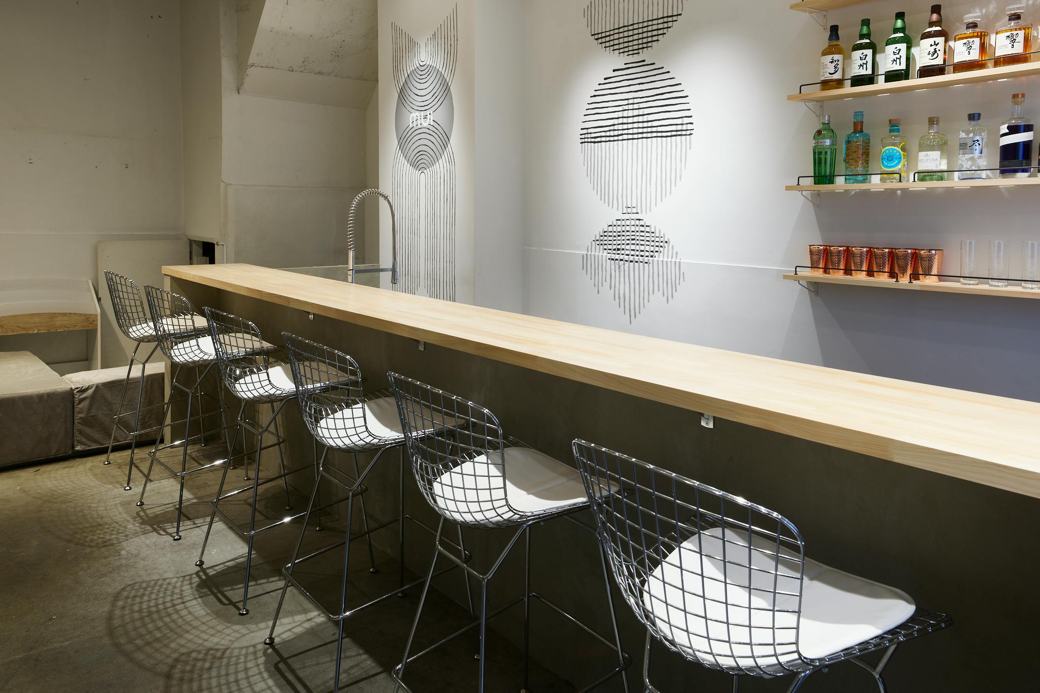 【高円寺駅3分】ポップアップや飲食ビジネスチャレンジ、展示会に最適な白を基調としたスタイリッシュなレンタルスペース