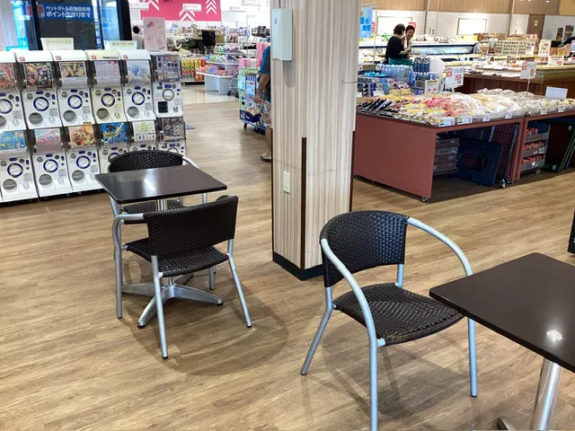 【天満屋ハピーズ郡家店】お客様休憩スペース前フリースペース 各種プロモーション、会員獲得イベントに最適な屋内催事イベントスペース