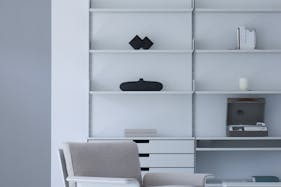 【不動前駅6分/3F】展示会撮影・ポップアップストアに適した白で統一されたモダンなデスクスペースとガラスパーテーションのベッドルーム(3F)