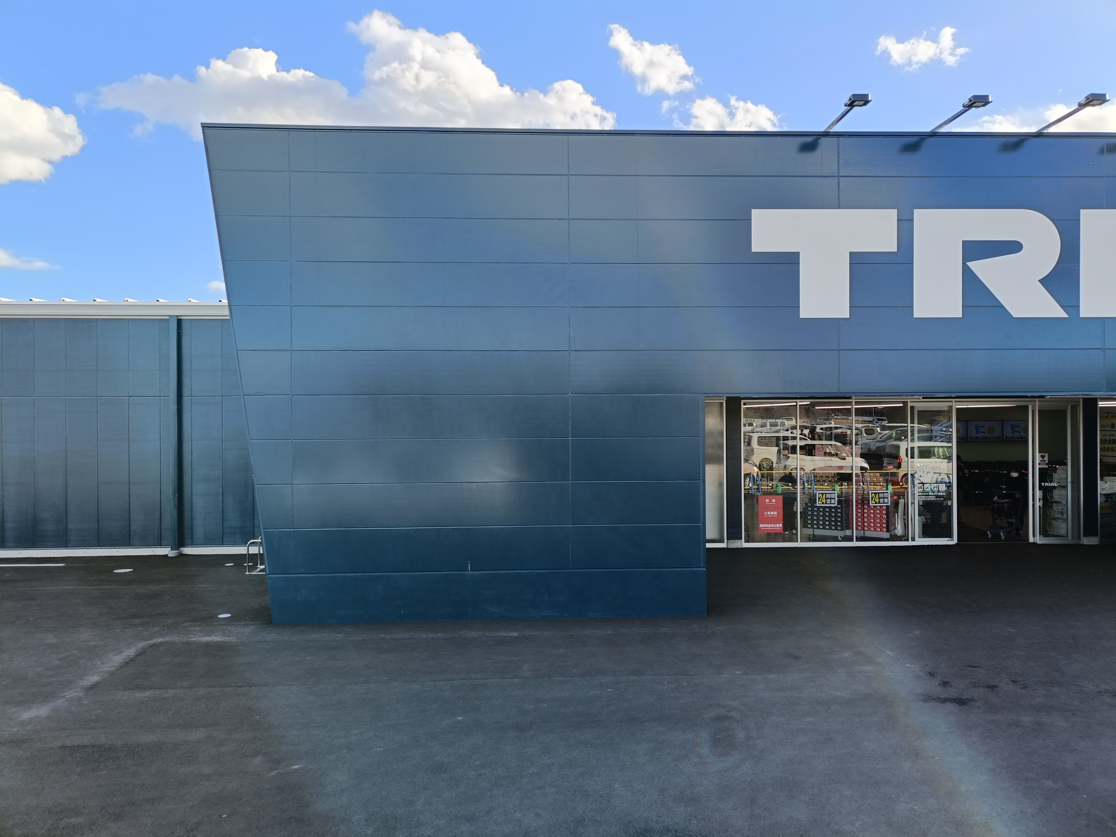 【メガセンタートライアル桜の郷店】キッチンカー・食物販・販促プロモーションの出店が可能な　Ⓒ 屋外催事スペース➀