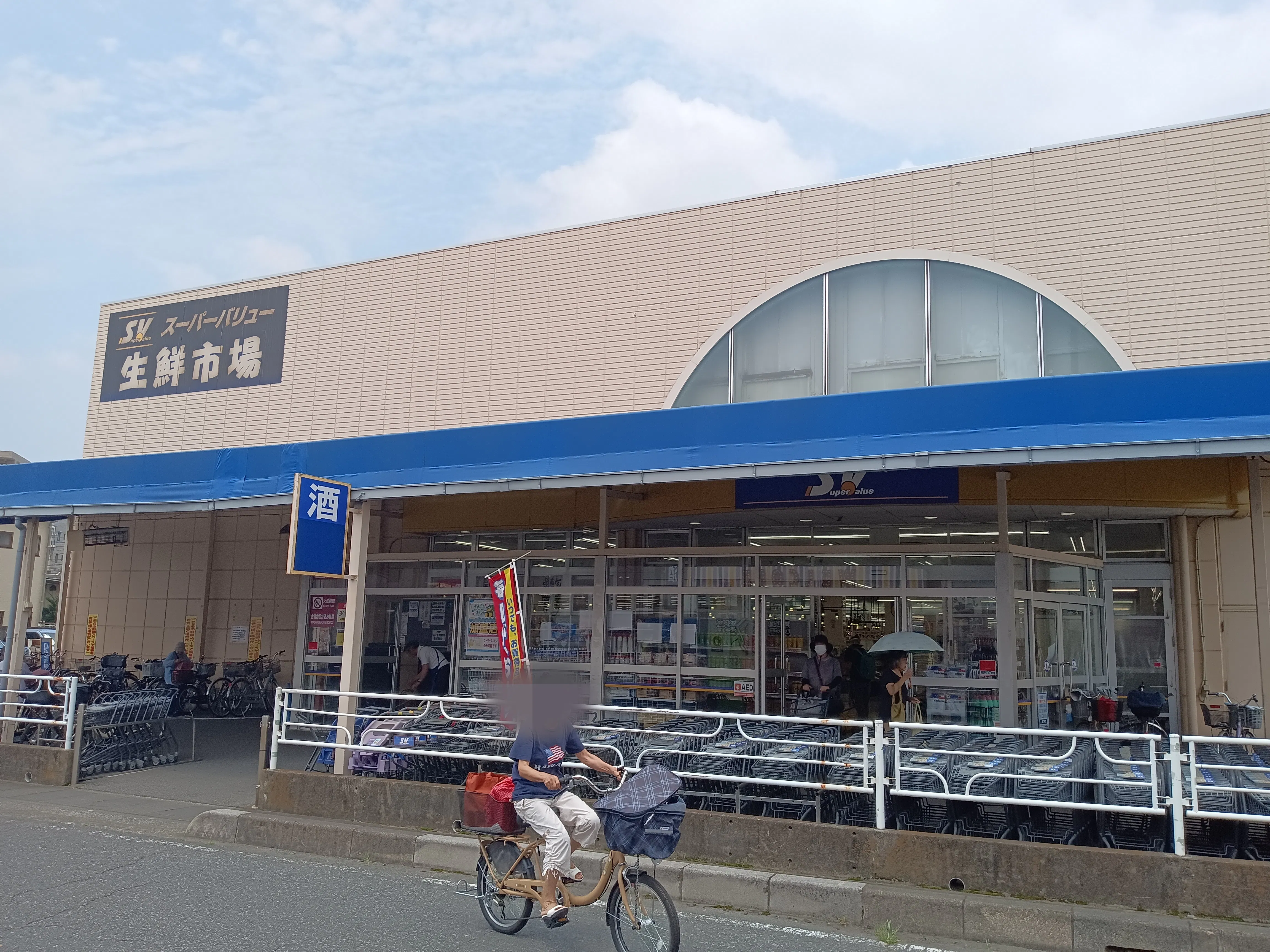 【スーパーバリュー 越谷店】入口横 各種プロモーション、会員獲得イベントに最適なスーパーマーケットの屋内催事イベントスペース