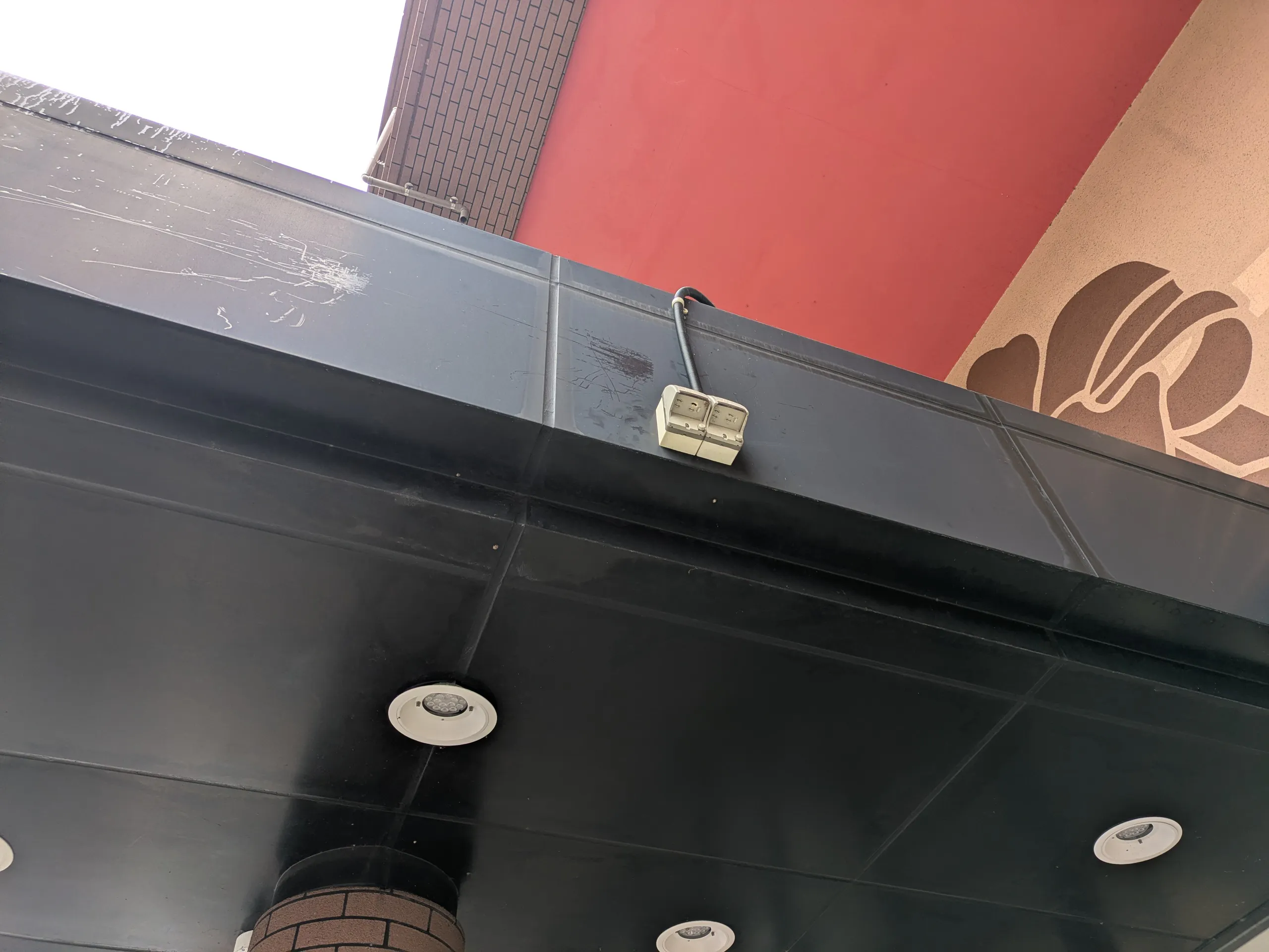 【天満屋ハピータウン鴨方店】駐車場正面入口横スペース 各種プロモーション、会員獲得イベントに最適な屋外催事イベントスペース