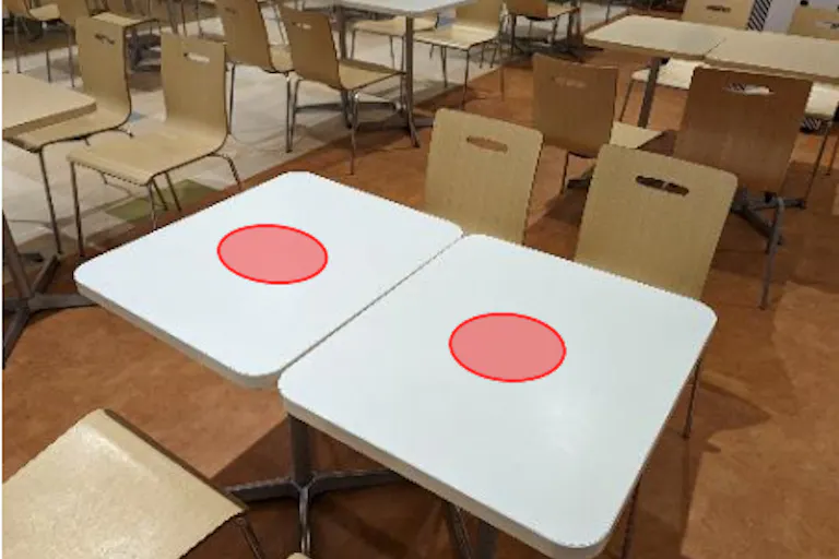 【イオンモール鈴鹿】モール内広告 フードコートテーブルシールの画像1