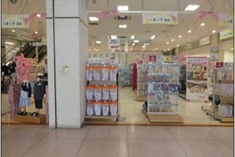 【イオン常陸大宮店】各種プロモーションや物販、食物販のポップアップストアに最適な1F出入口前の催事イベントスペースの画像1