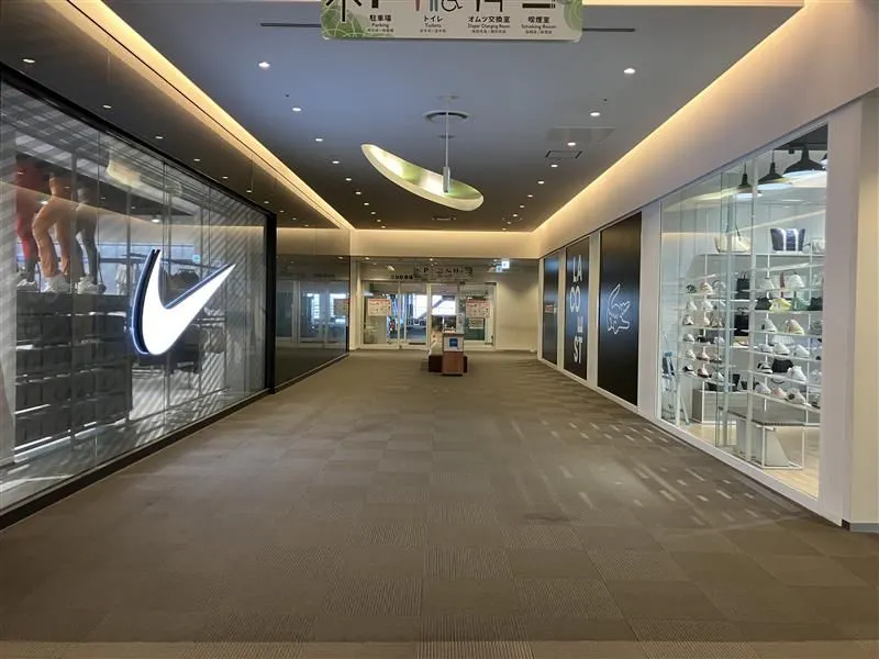 【ダイバーシティ東京 プラザ】4階 駐車場連絡通路