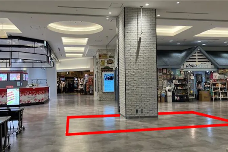 【横浜ワールドポーターズ】1階 汽車道側正面ゲートの画像2