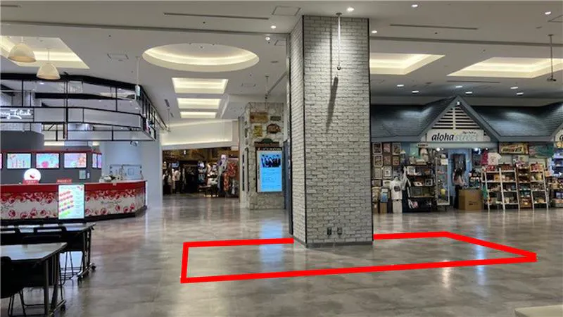 【横浜ワールドポーターズ】１階　汽車道側正面ゲートの画像