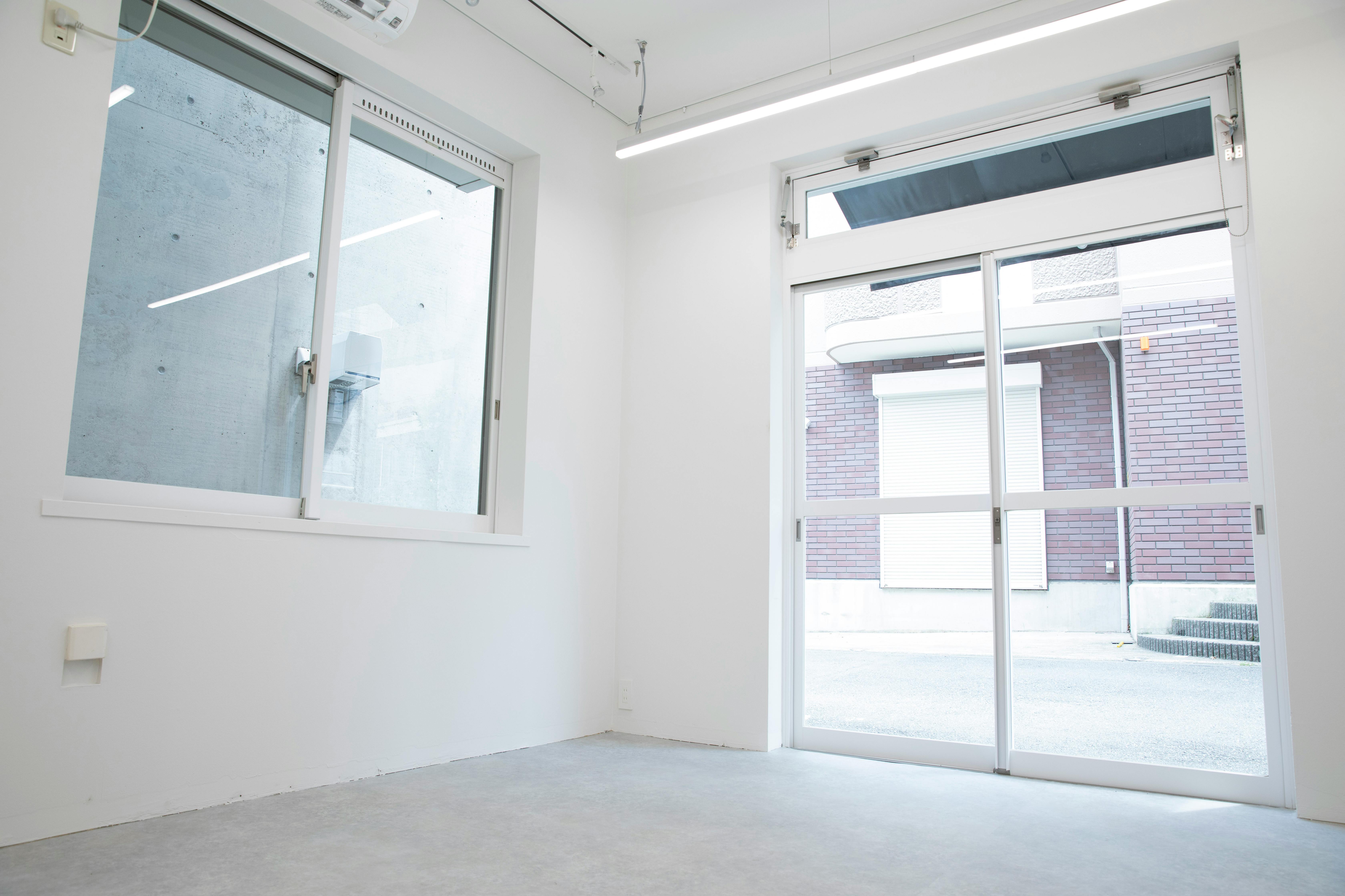 【高円寺駅5分|新規受付再開!】展示会やポップアップストア、個展等のアートギャラリー用途に最適な白を基調としたイベントスペース