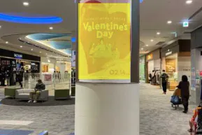 【イオンモール今治新都市】モール内広告 柱巻き