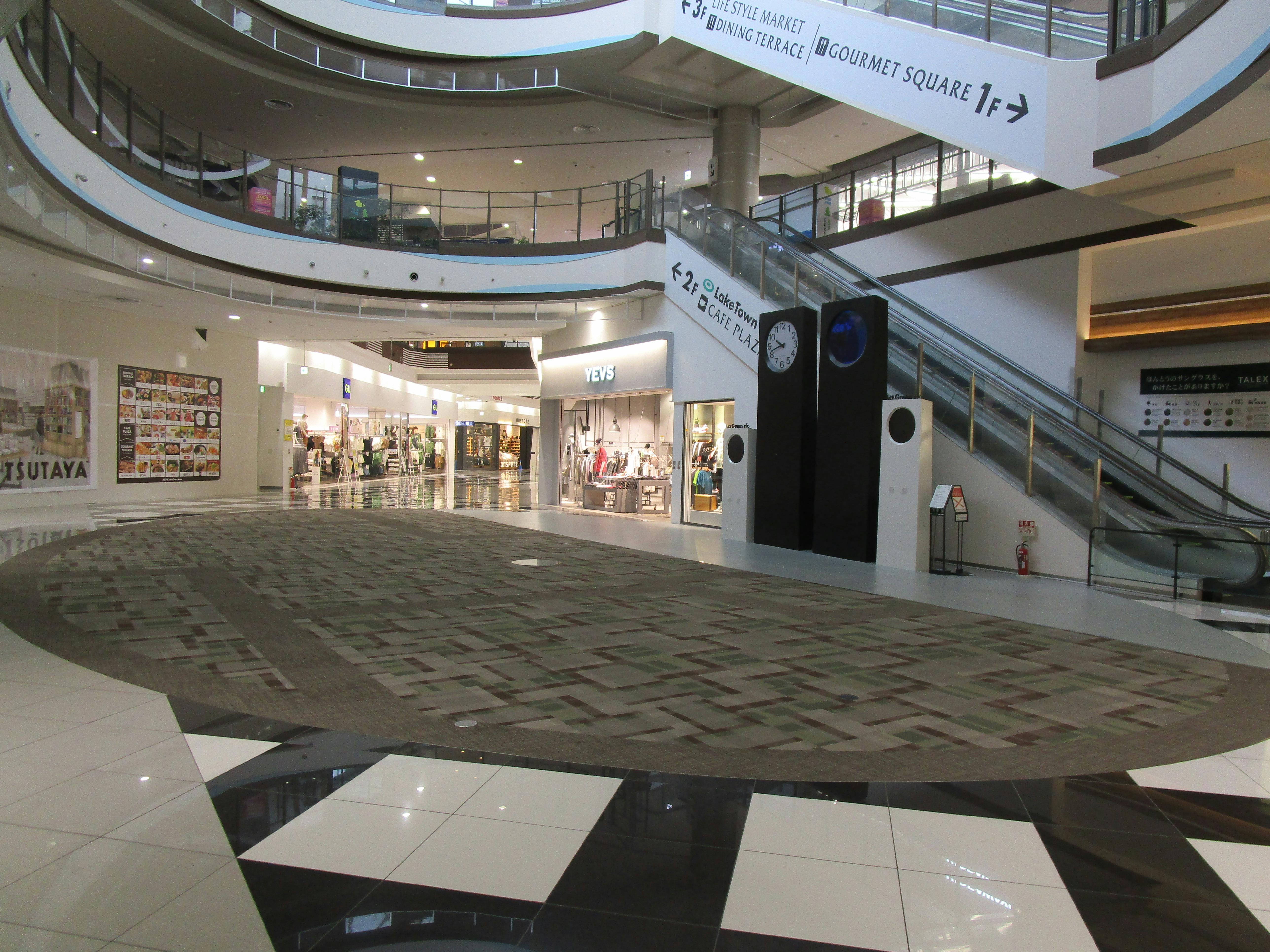 【イオンレイクタウンkaze】1F　時の広場の画像