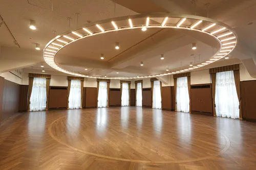 【明治屋ホール｜京橋駅直結】ホールとホワイエを組み合わせて使えるイベントスペース