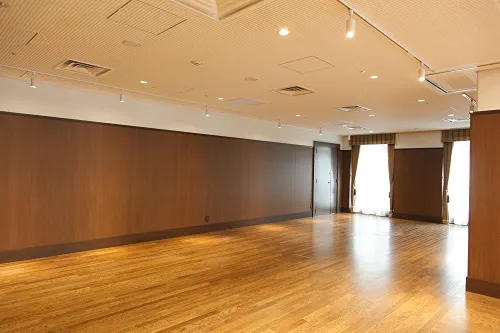 【明治屋ホール|京橋駅直結】ホールとホワイエを組み合わせて使えるイベントスペース