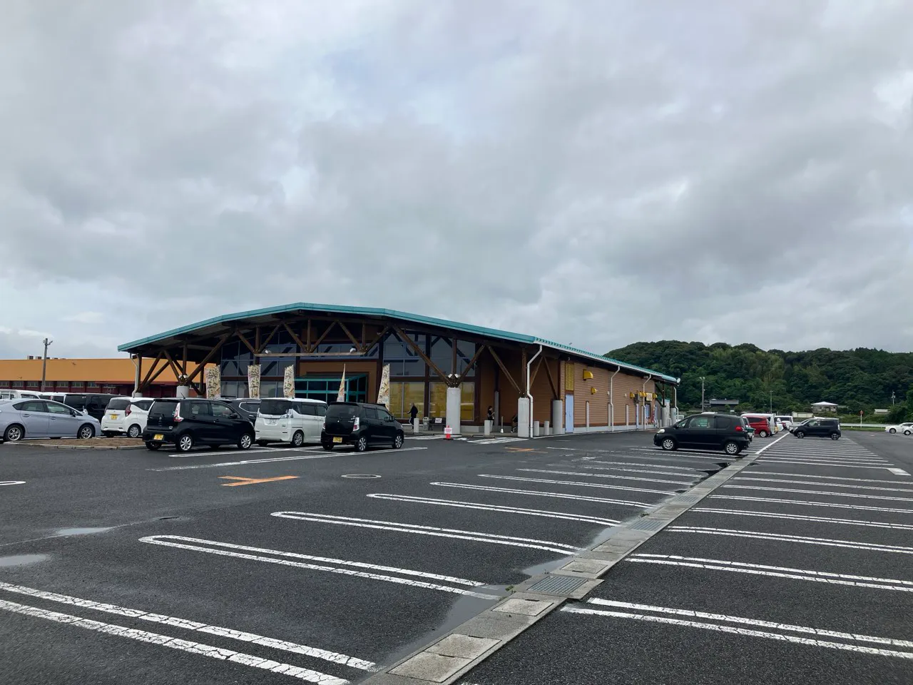 【ダイナム山口小野田店】キッチンカーや各種プロモーションに最適なアミューズメント施設のイベントスペース