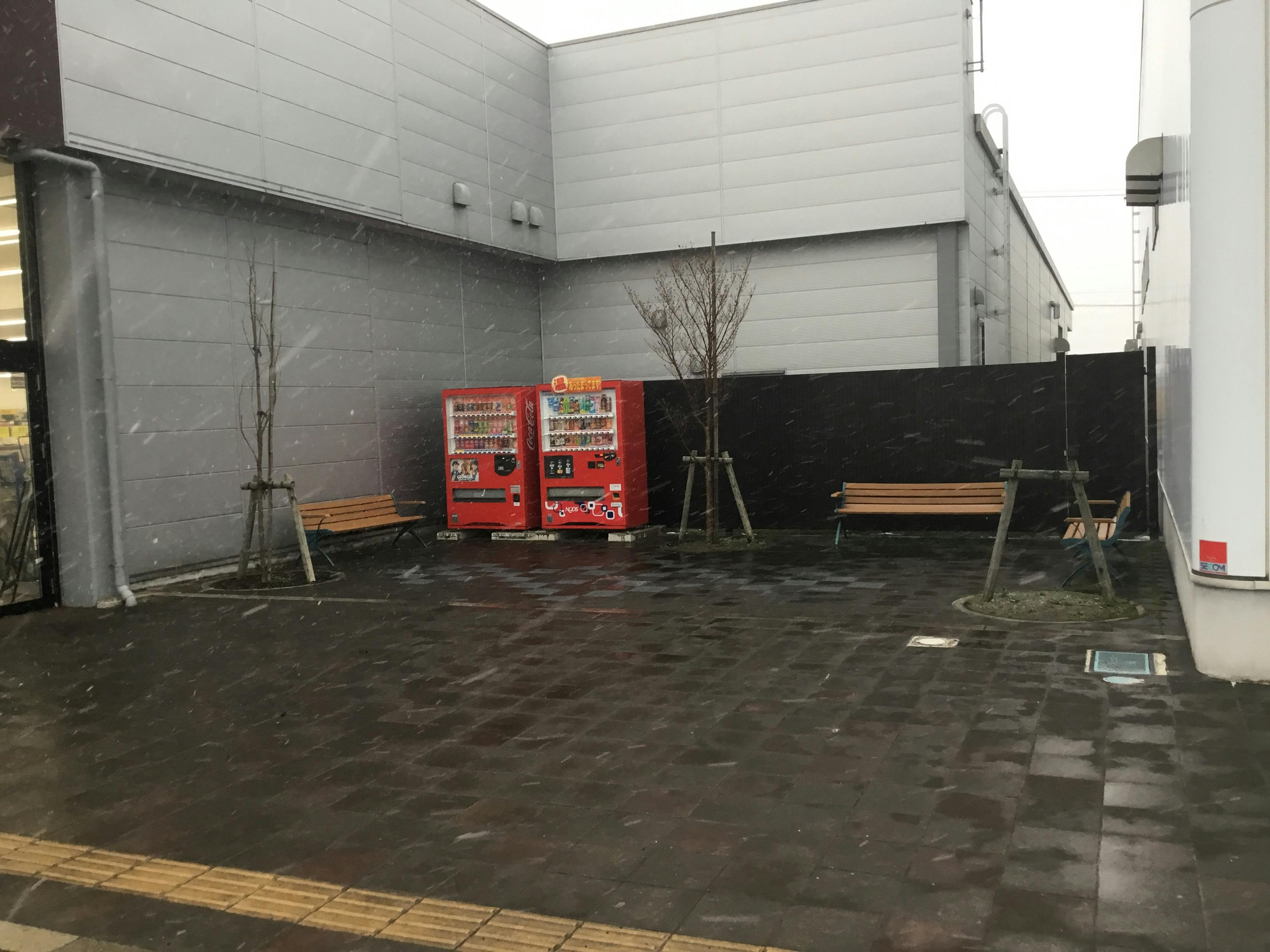 【フレスポ能代】プロモーションに利用可能な屋外イベントスペースの画像