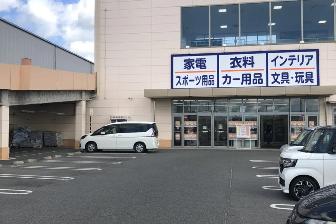 【ミスターマックス 岡山西店】駐車場(家電側) 販促プロモーションや物販用途に最適な総合ディスカウントストアの催事イベントスペース