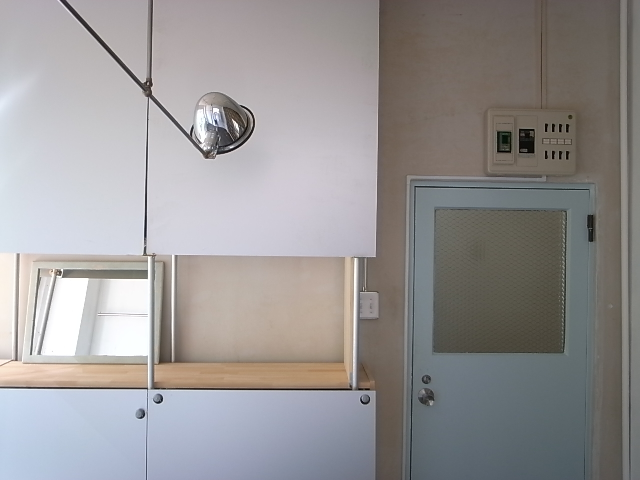 築５５年のヴィンテージビルディングはドアも格好良い