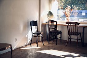 【練馬駅9分】ポップアップストアや展示会に最適なヴィンテージ什器が揃った1Fイベントスペース