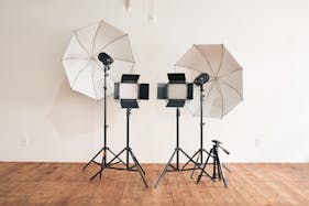 【練馬駅9分】ポップアップストアや展示会に最適なヴィンテージ什器が揃った1Fイベントスペース