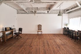 【練馬駅9分】ポップアップストアや展示会に最適なヴィンテージ什器が揃った1Fイベントスペース