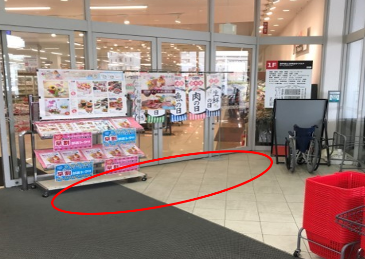 【西友　富士青島店】1階風除室　ポップアップストア(物販、食物販)やプロモーション用途に最適なスーパー店内催事イベントスペース