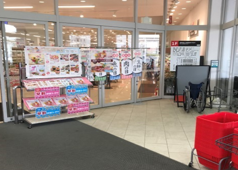 【西友　富士青島店】1階風除室　ポップアップストア(物販、食物販)やプロモーション用途に最適なスーパー店内催事イベントスペース