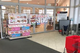 【西友 富士青島店】1階風除室 ポップアップストア(物販、食物販)やプロモーション用途に最適なスーパー店内催事イベントスペース