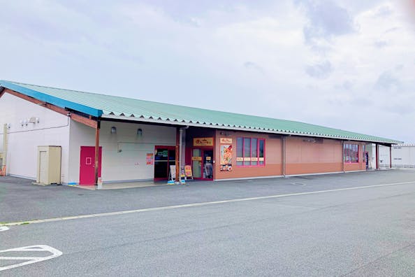 【ダイナム山梨南アルプス店ゆったり館】キッチンカー出店やプロモーションイベントに最適なアミューズメント施設の屋外スペース