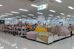 【イオン豊川開運通店】各種プロモーションや物販、食物販のポップアップストアに最適な1F イオンバイク前の催事イベントスペース