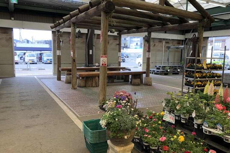 【スーパーセンターニシムタ伊集院店】【スーパーセンターニシムタ伊集院店】食物販やPRに利用可能なスーパーのお客様休憩スペース