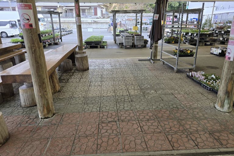 【スーパーセンターニシムタ伊集院店】食物販やPRに利用可能なスーパーのお客様休憩スペース