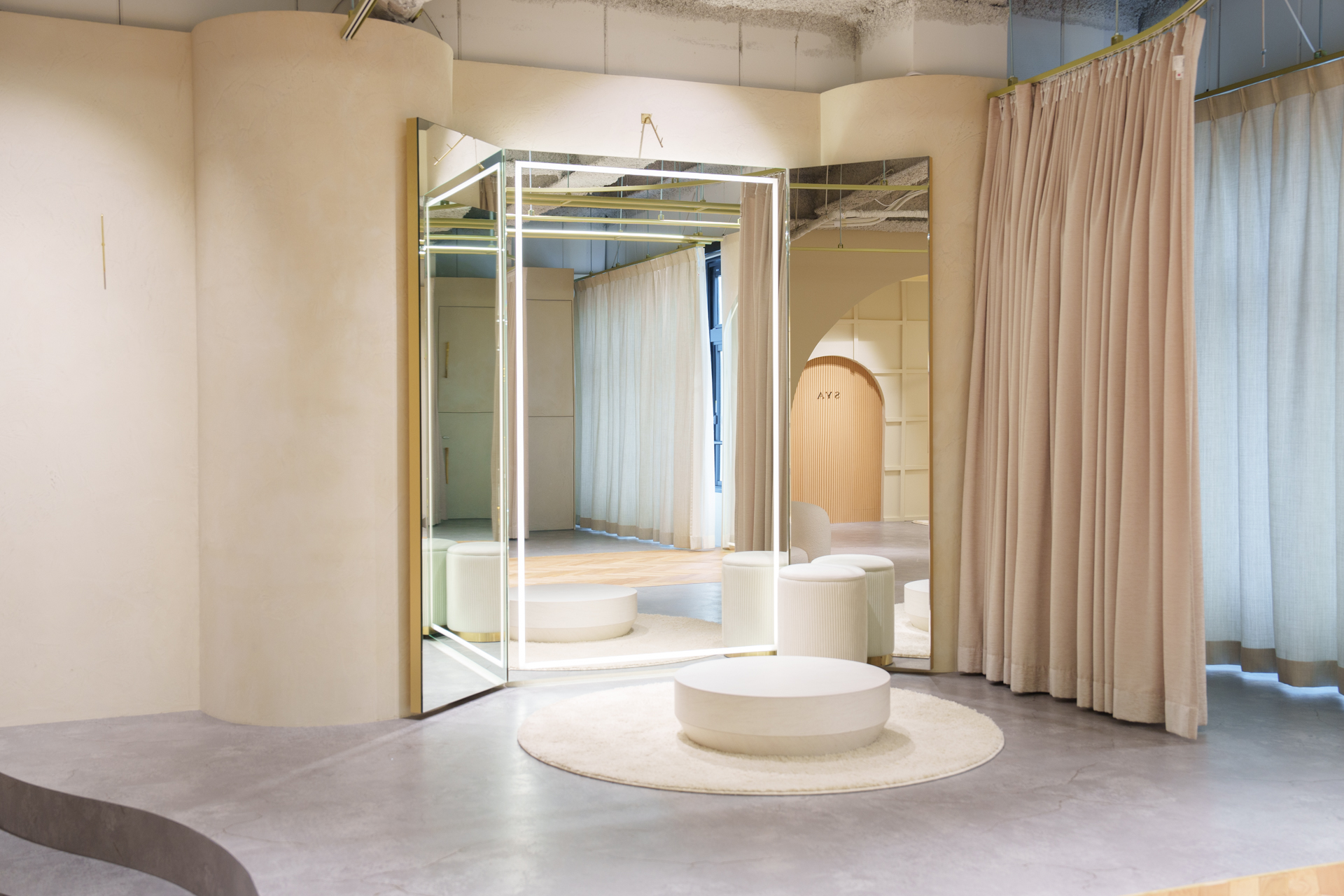 【心斎橋駅10分】アパレルの展示会や撮影に最適な難波駅からもほど近いレンタルスペースの画像12