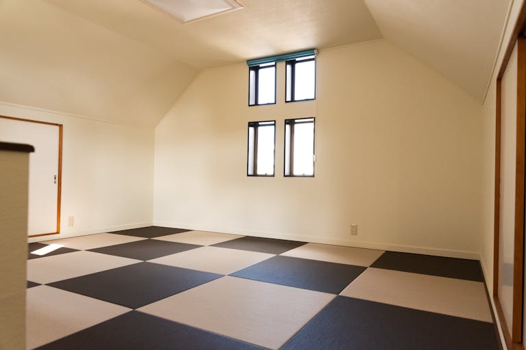 木造3F建て3FラウンジルームC(約12畳)