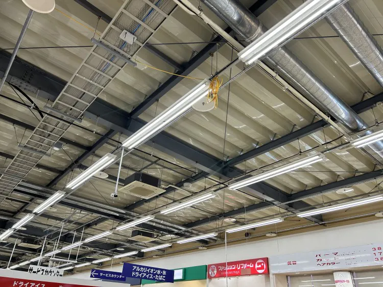 【スーパーセンターオークワ南紀】プロモーションに利用可能なサービスカウンター横のスペース