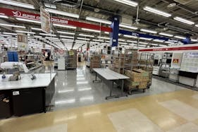 【スーパーセンターオークワ南紀】プロモーションに利用可能なサービスカウンター横のスペース