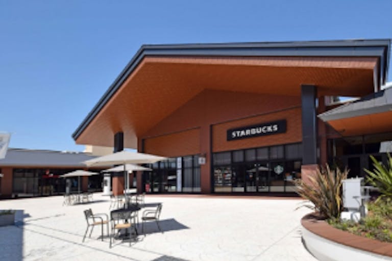 【THE OUTLETS HIROSHIMA】2F ウッドプラザコートの画像1