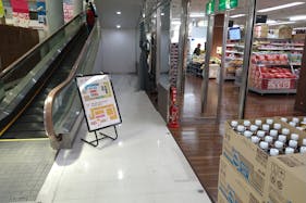 【メガセンタートライアル宇都宮店】出張販売やポップアップストアに適した視認性の高い1階スローブ横スペース【買取催事不可】