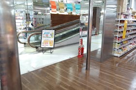 【メガセンタートライアル宇都宮店】出張販売やポップアップストアに適した視認性の高い1階スローブ横スペース【買取催事不可】