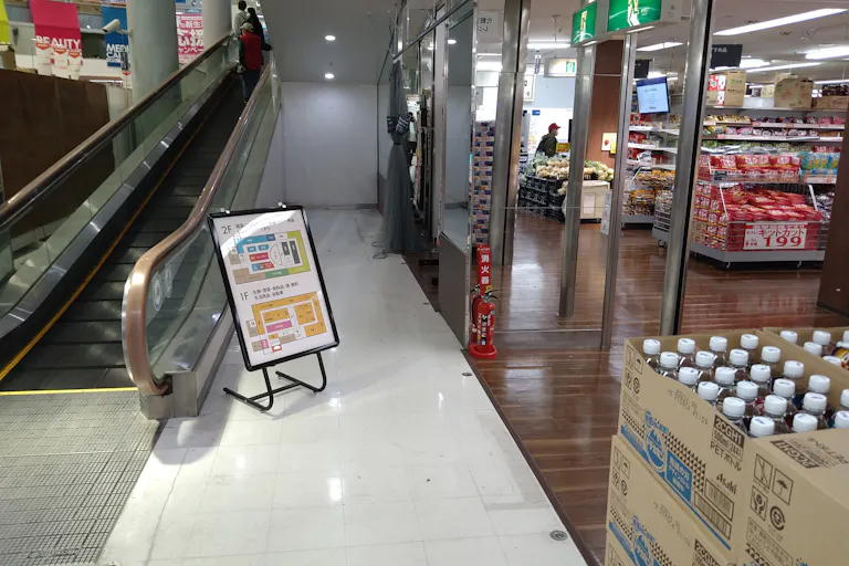 【メガセンタートライアル宇都宮店】出張販売やポップアップストアに適した視認性の高い1階スローブ横スペース【買取催事不可】の画像1