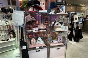 【ラフォーレ原宿/明治神宮前駅1分】愛と狂気のマーケット ポップアップストアやアート展示、商品PR等に最適、販売員スタッフ不要なラック(什器持込)