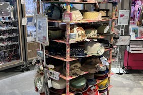 【ラフォーレ原宿/明治神宮前駅1分】愛と狂気のマーケット ポップアップストアやアート展示、商品PR等に最適、販売員スタッフ不要なラック(什器持込)