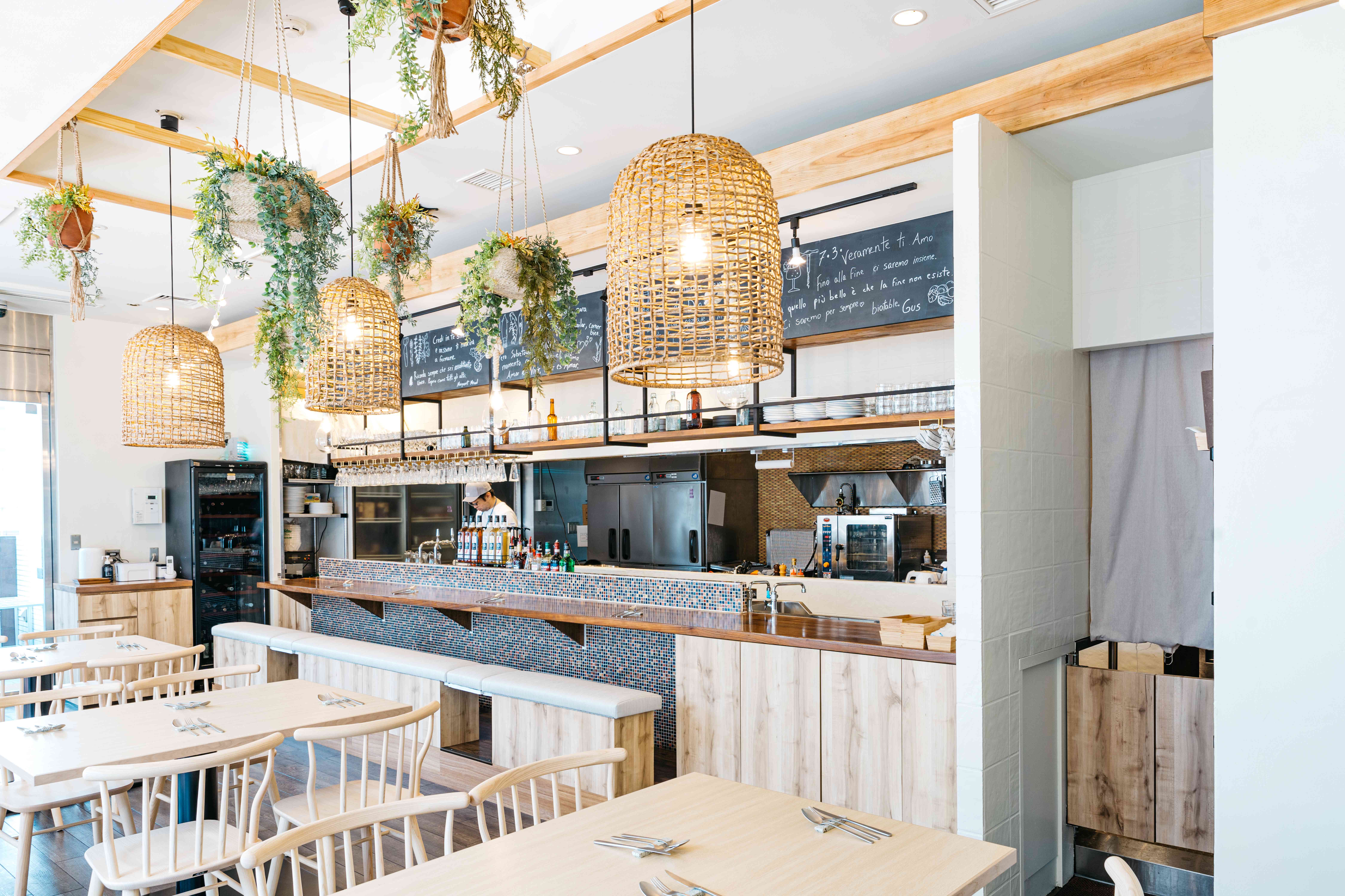 【田町駅7分】ロケ等の撮影用途やクローズドイベント、オフサイトミーティング等に最適な一面ホワイトとウッドを基調としたイベントスペース