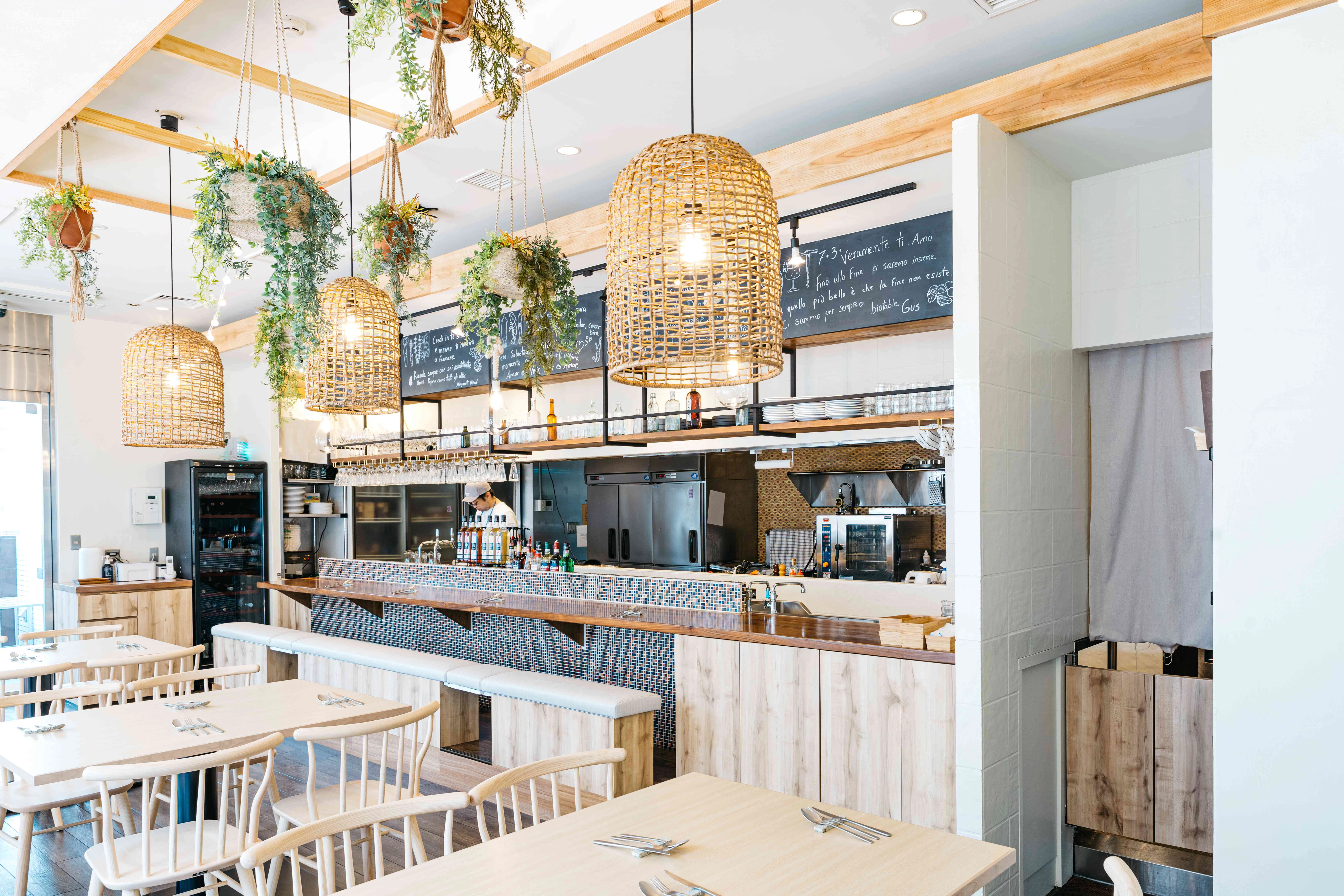 【田町駅7分】ロケ等の撮影用途やクローズドイベント、オフサイトミーティング等に最適な一面ホワイトとウッドを基調としたイベントスペース