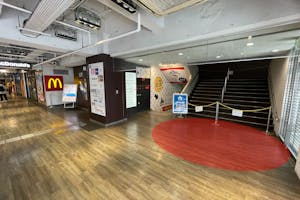 【ピアザ松戸/松戸駅東口直結】プロモーションイベントや小規模な物販に最適な駅出口直結の商業施設内エントランス近くのイベントスペース(3B)