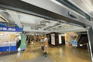 【ピアザ松戸/松戸駅東口直結】プロモーションイベントや小規模な物販に最適な駅出口直結の商業施設内エントランス近くのイベントスペース(3B)